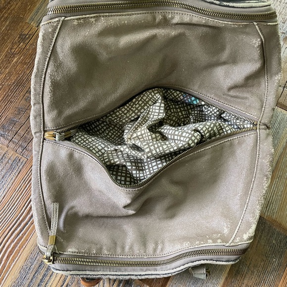 Liebskind purse in grey and beige. Roomy with many pockets. - Picture 5 of 7